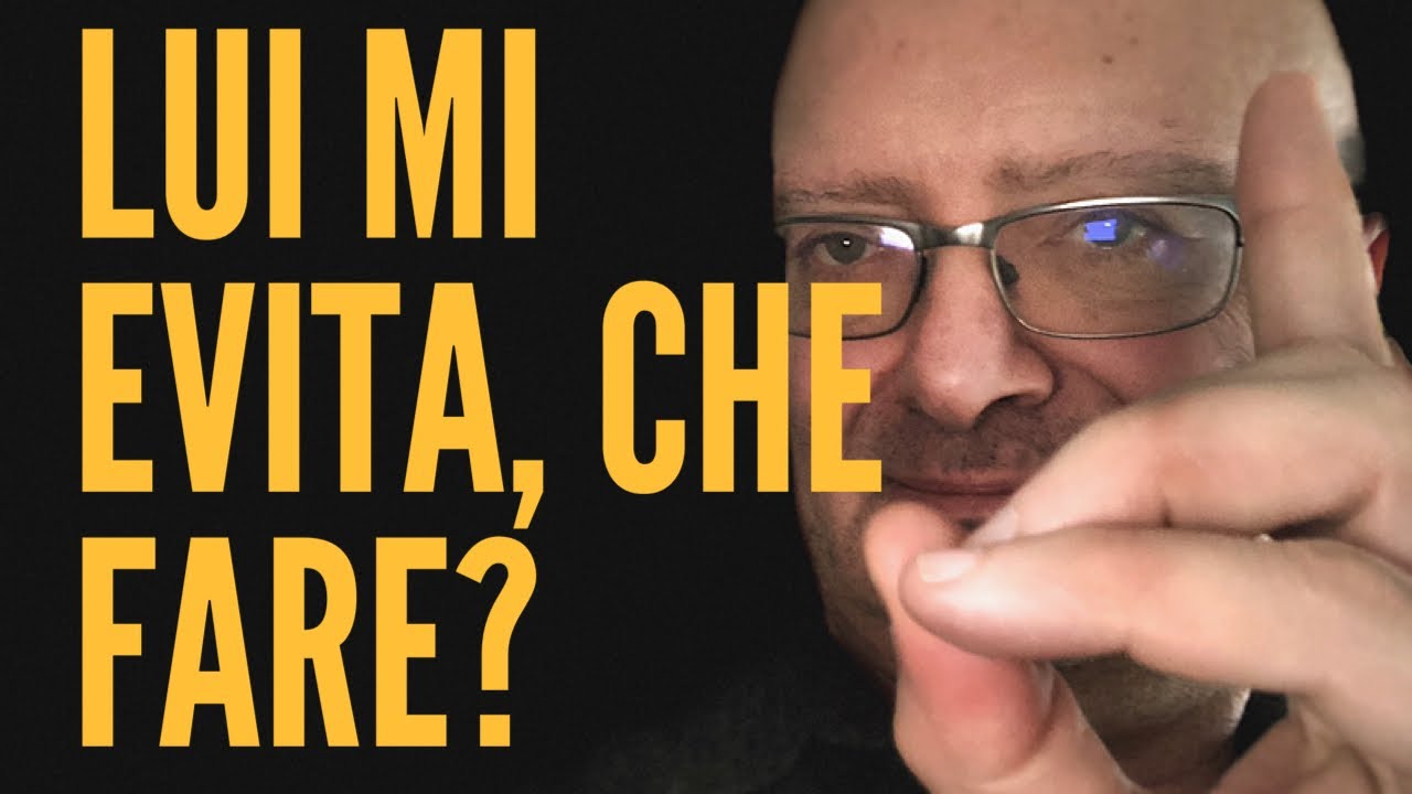 lei mi evita ma mi guarda