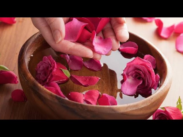 quando si lava la faccia con le rose